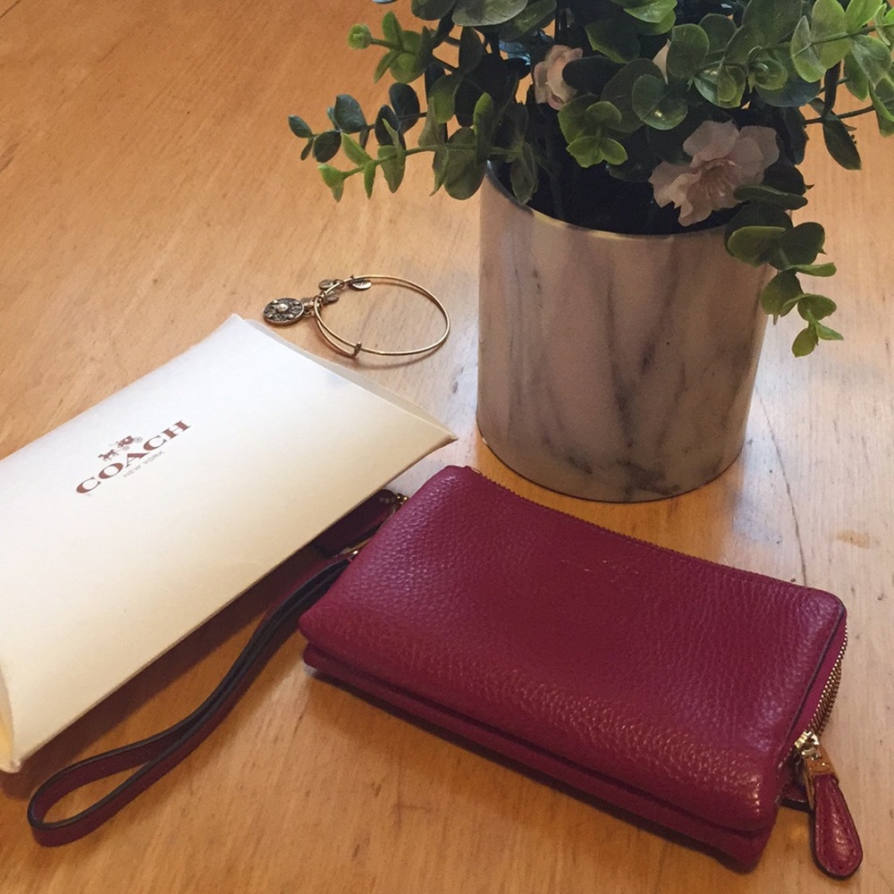 Coach Wallet Wristlet Fuchsia - Picture 2 of 7